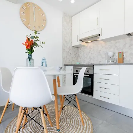 486 B Island Village Апартаменты Адехе